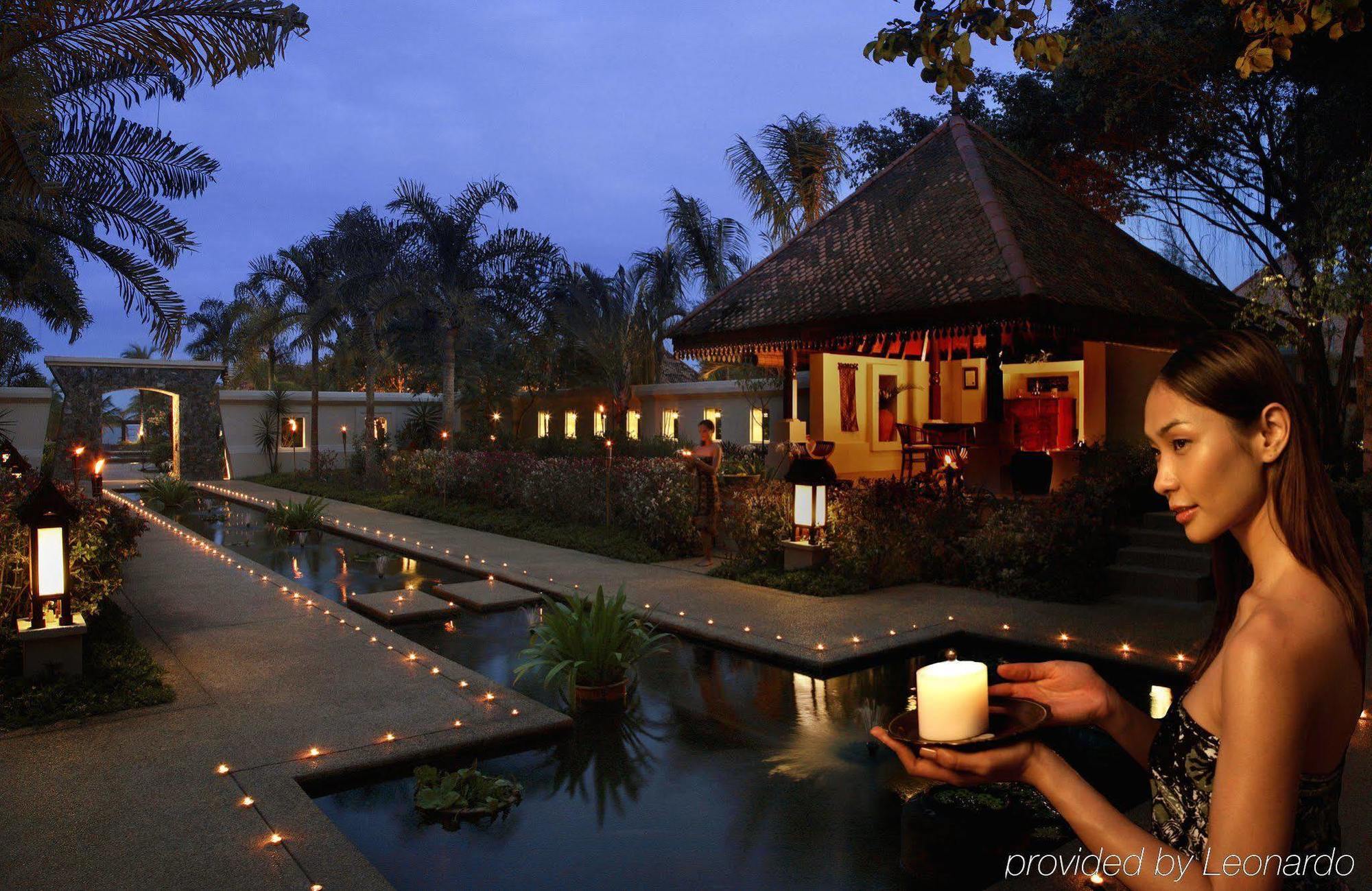 Tanjong Jara Resort, Terengganu - A Small Luxury Hotels Of The World Dungun Bagian luar foto The resort at night