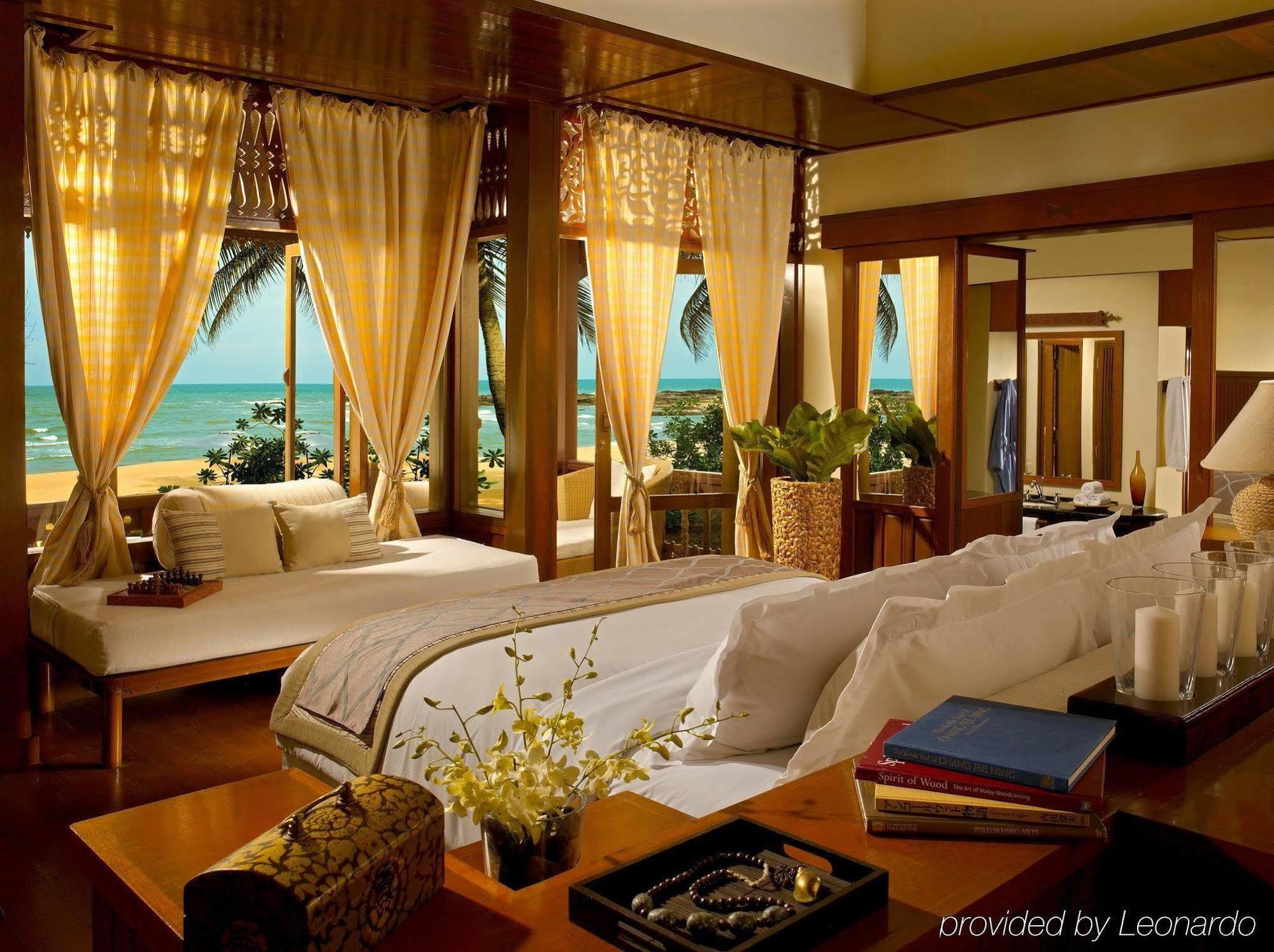Tanjong Jara Resort, Terengganu - A Small Luxury Hotels Of The World Dungun Ruang foto A bedroom at the Four Seasons Resort