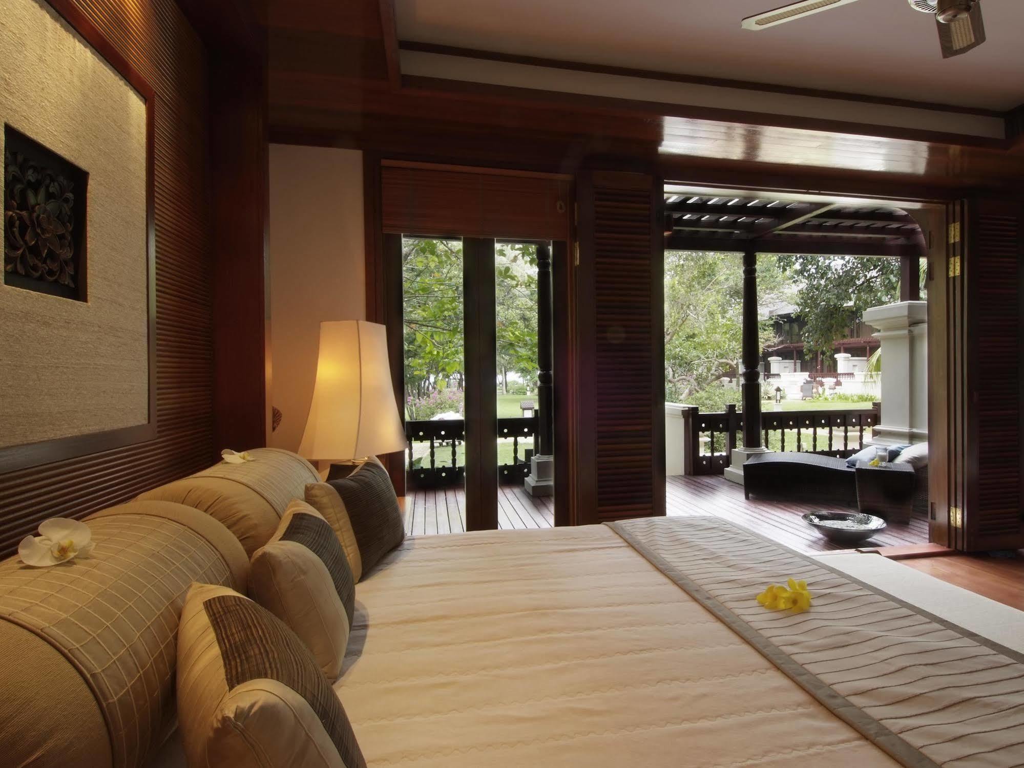 Tanjong Jara Resort, Terengganu - A Small Luxury Hotels Of The World Dungun Bagian luar foto A bedroom at the resort